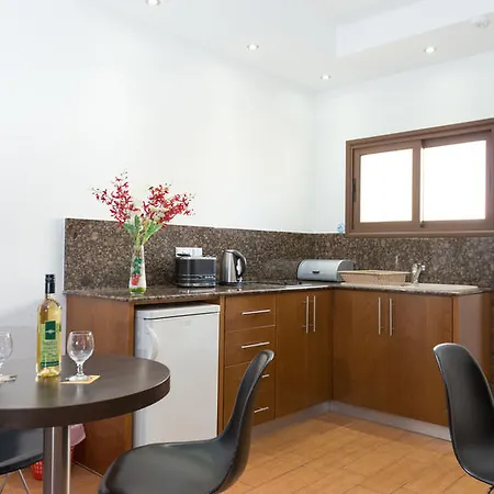 ホテル Loutsiana I & Ii Deluxe アヤナパ