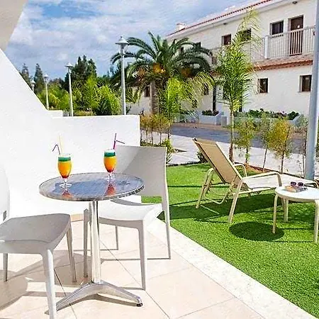 Loutsiana I & Ii Deluxe Hotel 3*