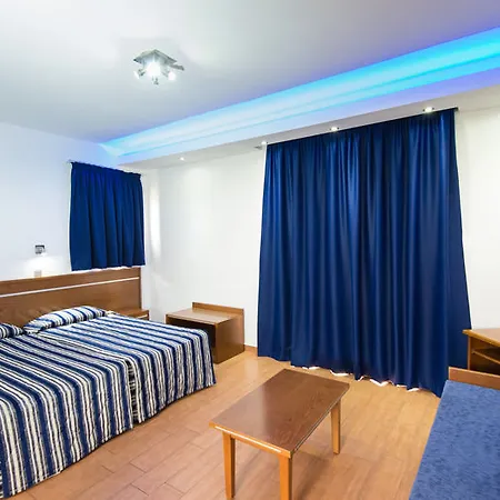 Loutsiana I & Ii Deluxe מלון 3*