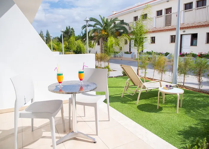 Loutsiana I & Ii Deluxe Hotell