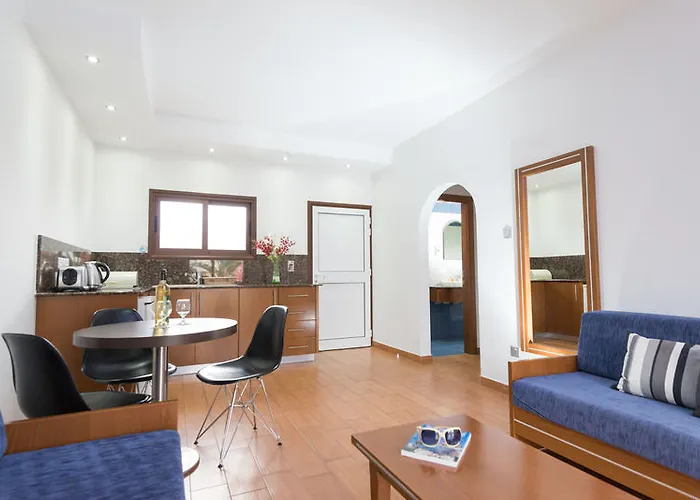 Loutsiana I & Ii Deluxe Hotel 3*