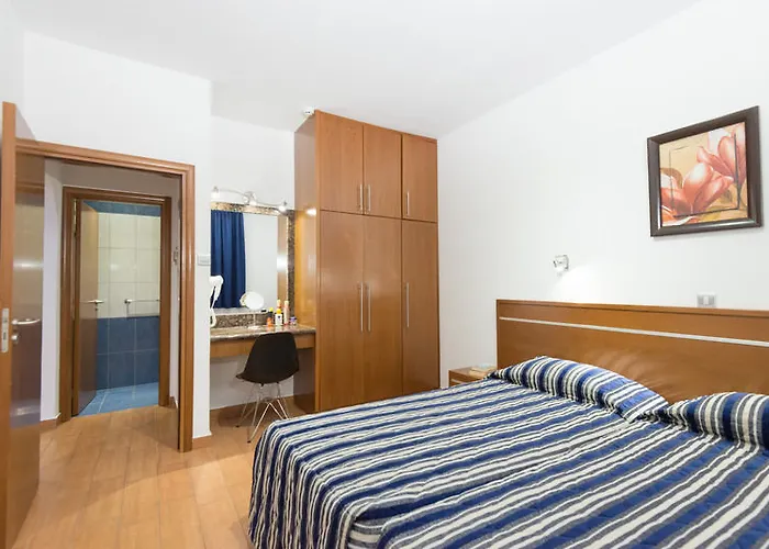 Loutsiana I & Ii Deluxe Hotell 3*